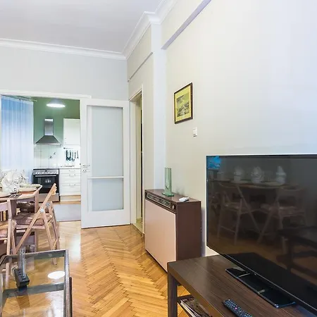 Apartment Kiko Vintage Apartment,near Metro & Bus Station. *